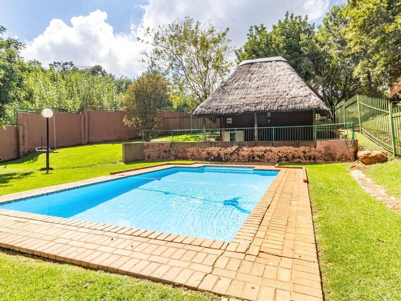 Live the Lifestyle: Renovated Ground-Floor Apartment + Braai Spot - Photo 5