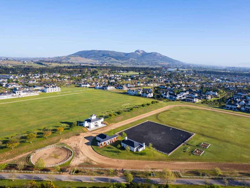 An Exceptional Opportunity to own the 1,96 hectare Equestrian School with premium facilities, located within the Equestrian hub on Val de Vie Estate - Photo 2