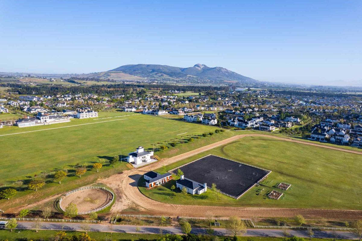 An Exceptional Opportunity to own the 1,96 hectare Equestrian School with premium facilities, located within the Equestrian hub on Val de Vie Estate - Photo 2