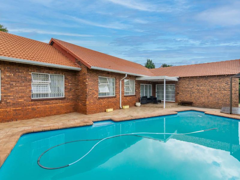 Ideal Family Home suited just for you - Photo 2