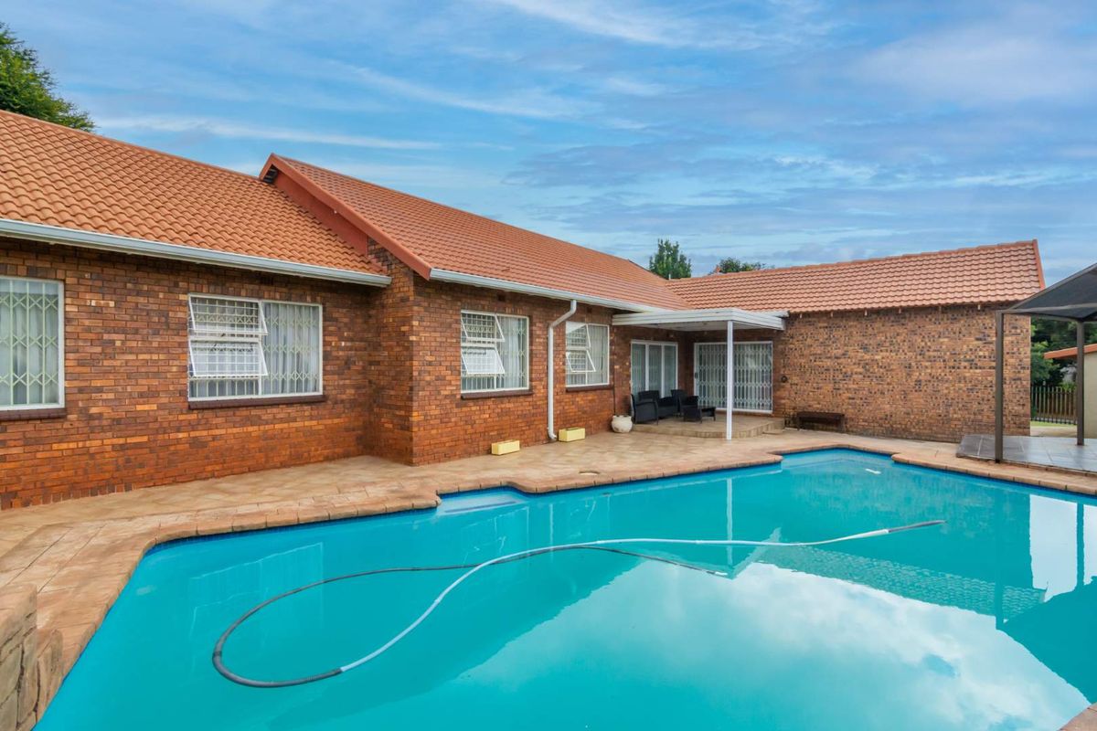 Ideal Family Home suited just for you - Photo 2