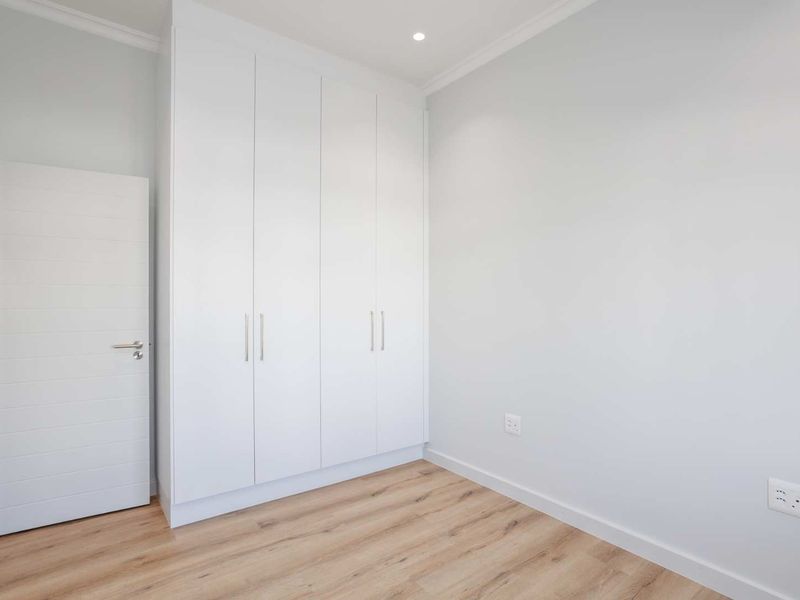 Sophisticated Two-Bedroom Home in Val de Vie Evergreen - Photo 10