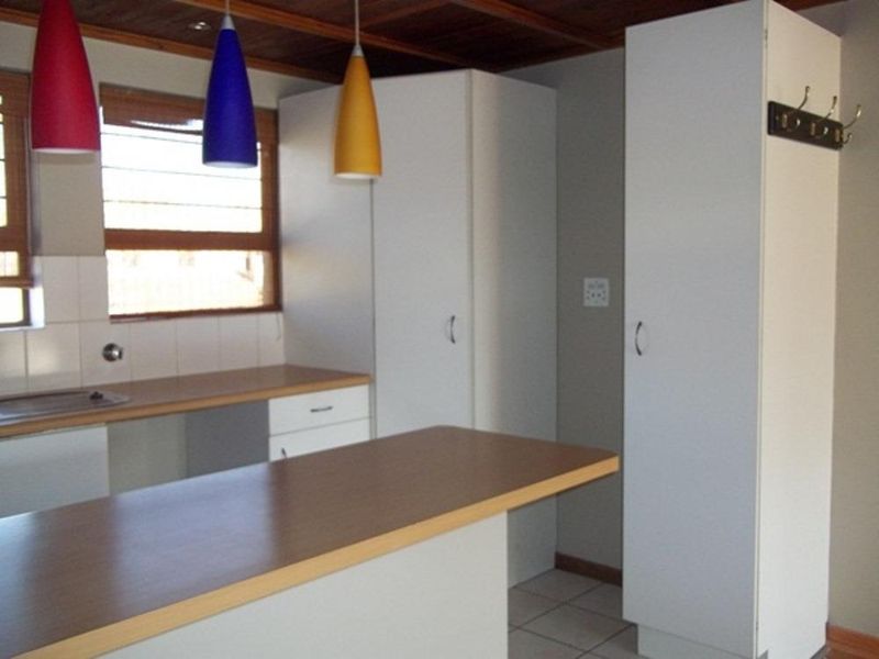 Modern 2 Bedroom, 1 Bathroom Apartment for Sale in Sunninghill - Photo 3