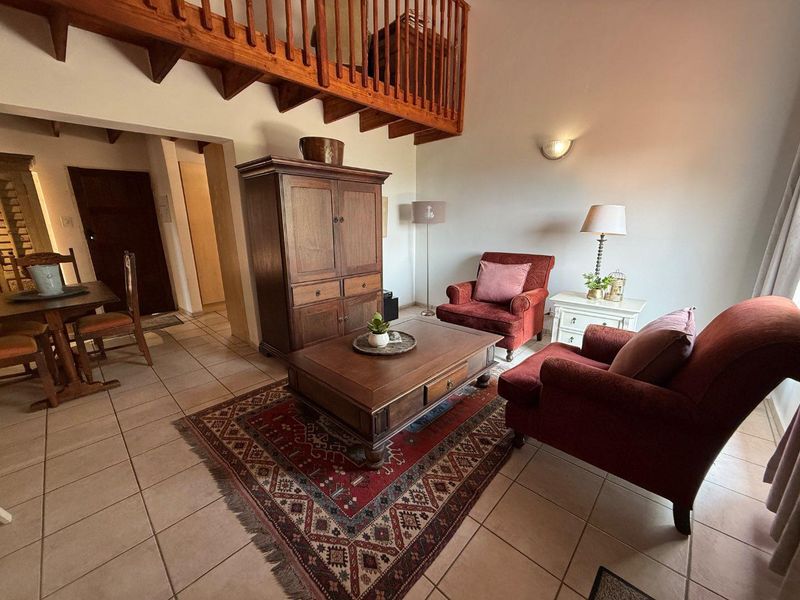 Elegant 3-Bedroom Duplex Showcasing Modern Comforts and Stunning Views - Photo 6