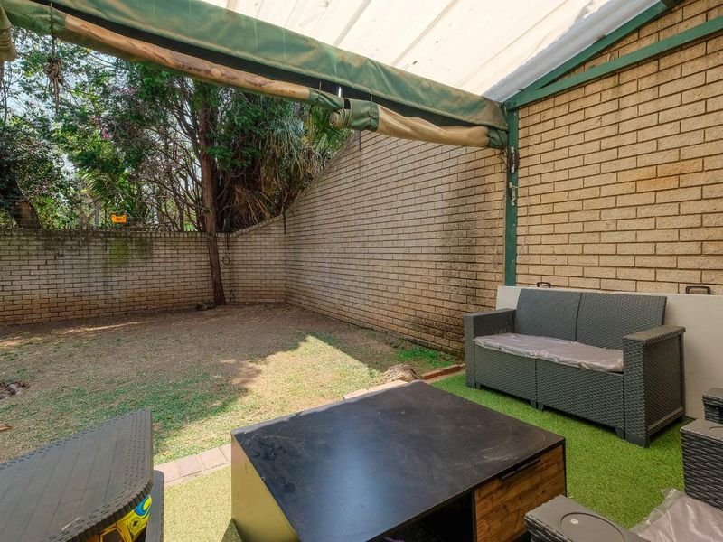 Spacious 3 Duplex Bedroom,2.5 Bath with own garden - Photo 6