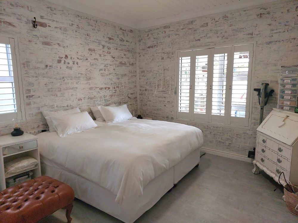 Dual aspect second bedroom