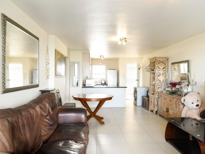 Rare garden apartment on Blouberg beachfront – unbeatable position. - Photo 6