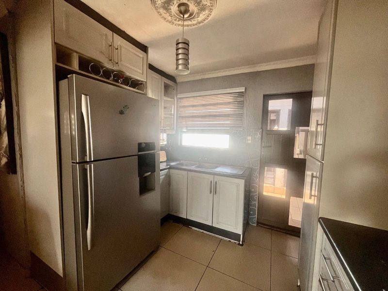 Beautiful home on the market - Photo 8