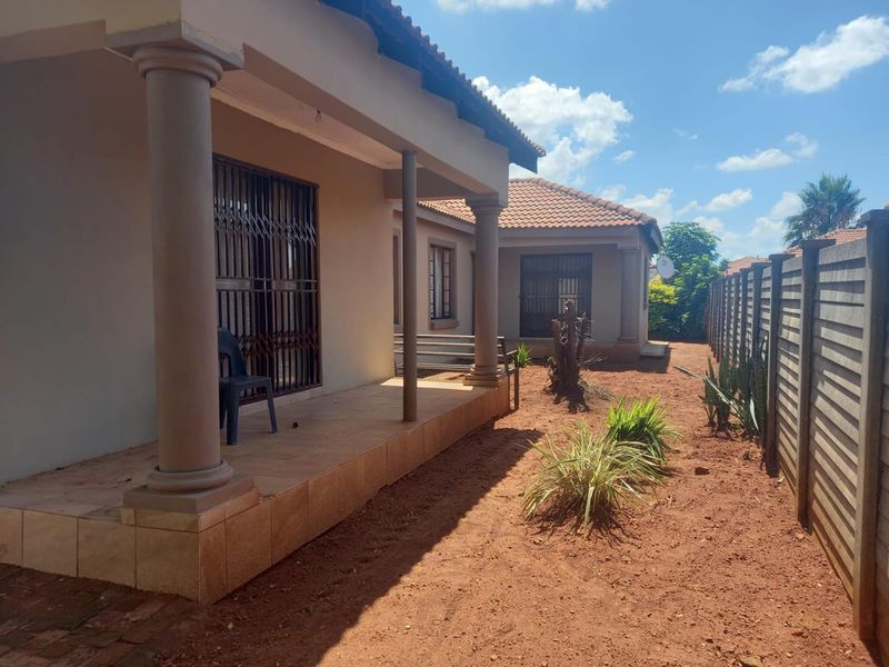 FOUR BEDROOM STAND ALONE HOUSE AVAILABLE IN ORCHARDS . - Photo 8