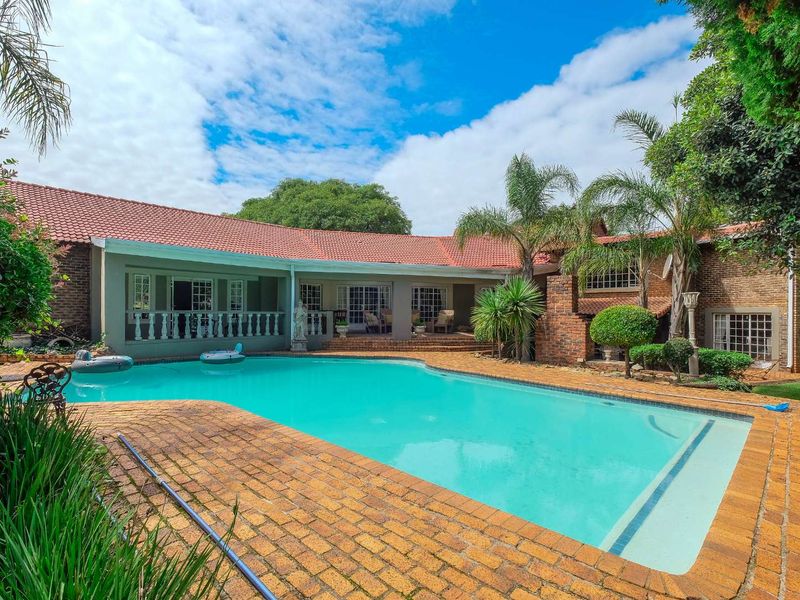 Spacious, Stylish,Secure,Naturally Yours! - Photo 1