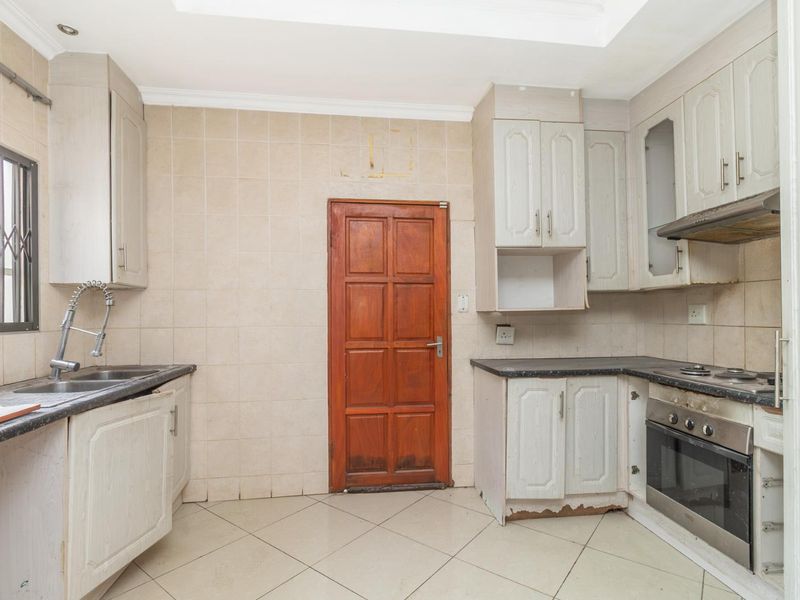3 Bedroom House for Sale in  Cosmo City - Photo 8