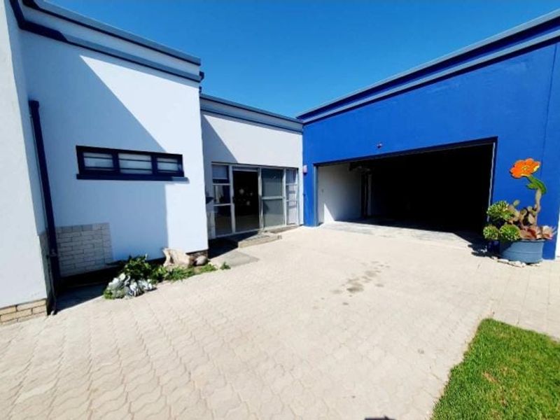 Newly Renovated 6-Bedroom Home for Sale in Henties Bay Central - Photo 6