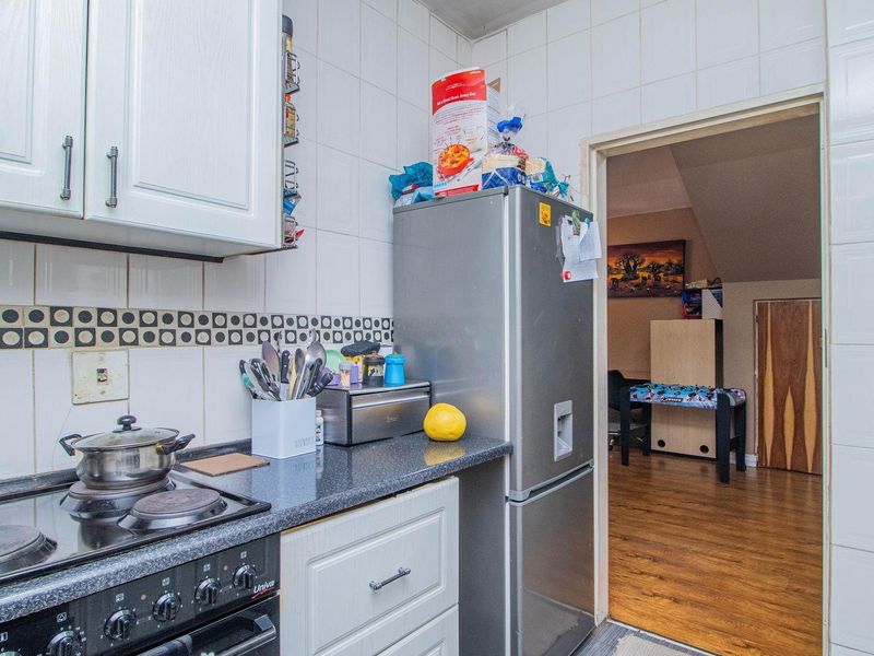 Spacious, neat 2 bedroom Townhouse in popular complex - Photo 9