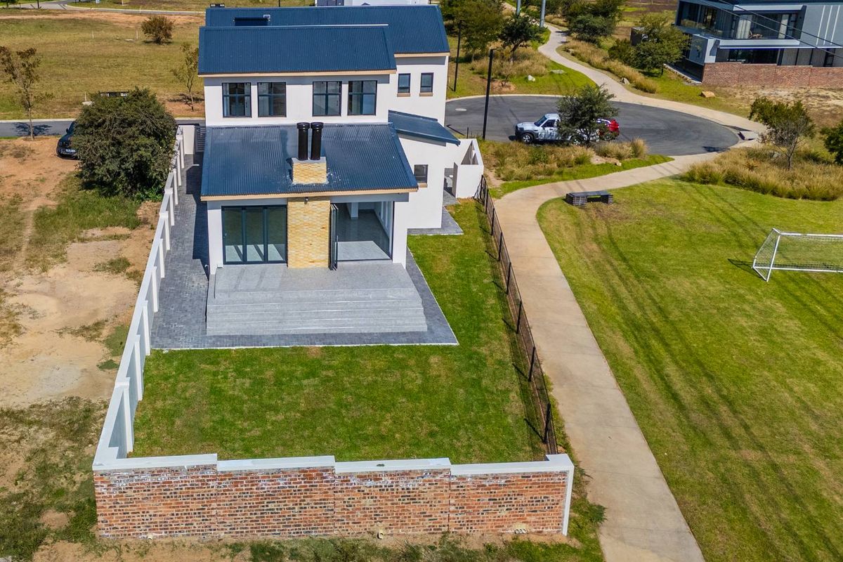 Brand New Contemporary Family Home in Helderfontein Estate - Photo 4