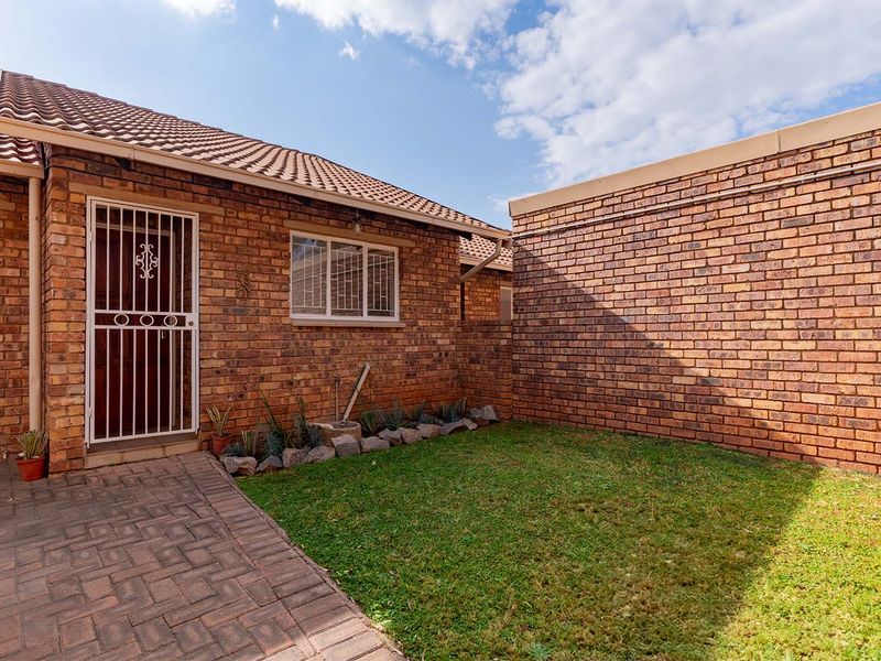 Spacious 3-Bedroom, 2-Bathroom Lock-Up-and-Go Townhouse in Terenure – Welcome Home! - Photo 2
