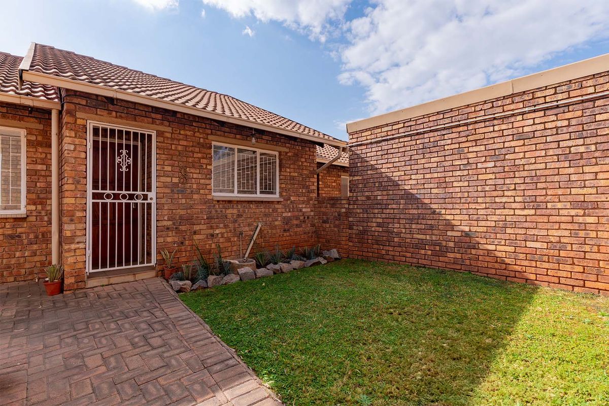 Spacious 3-Bedroom, 2-Bathroom Lock-Up-and-Go Townhouse in Terenure – Welcome Home! - Photo 2