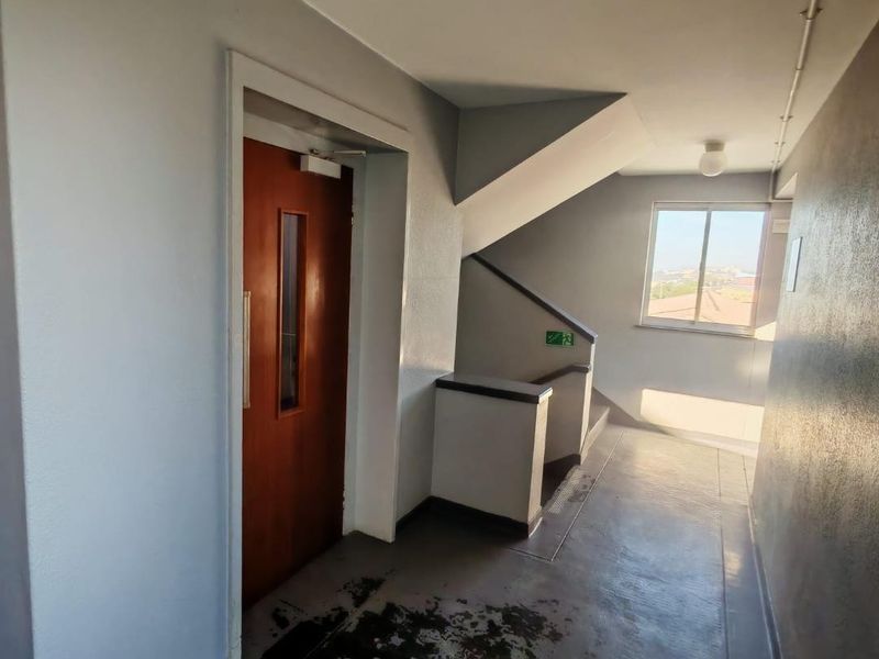 Secure Lock Up and Go with Panoramic Sea Views ALL OFFERS FROM R950 000.00 EXCLUDING FURNITURE WILL BE PRESENTED.... - Photo 4