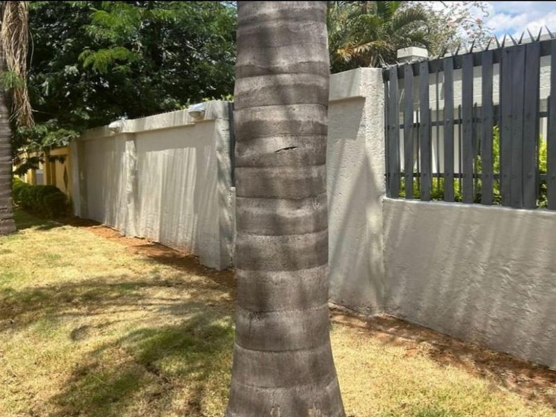 Two bedroom house for sale in Theresa Park - Photo 2