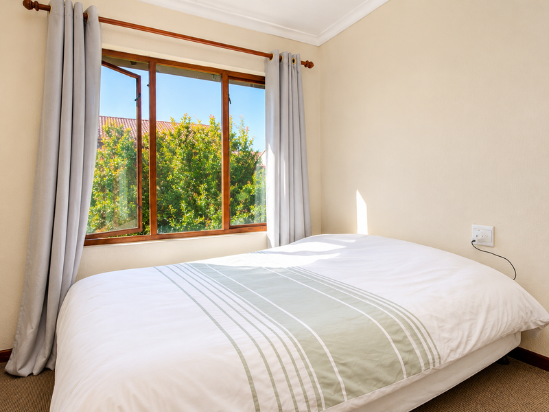 Elegant Townhouse with En-Suite and Covered Patio - Photo 9