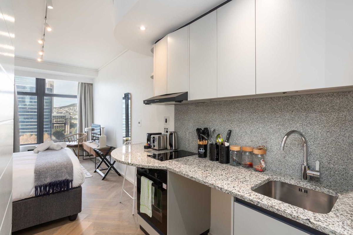 Fully Furnished Studio Apartment at Zeeland Pier in Foreshore, Cape Town - Photo 3