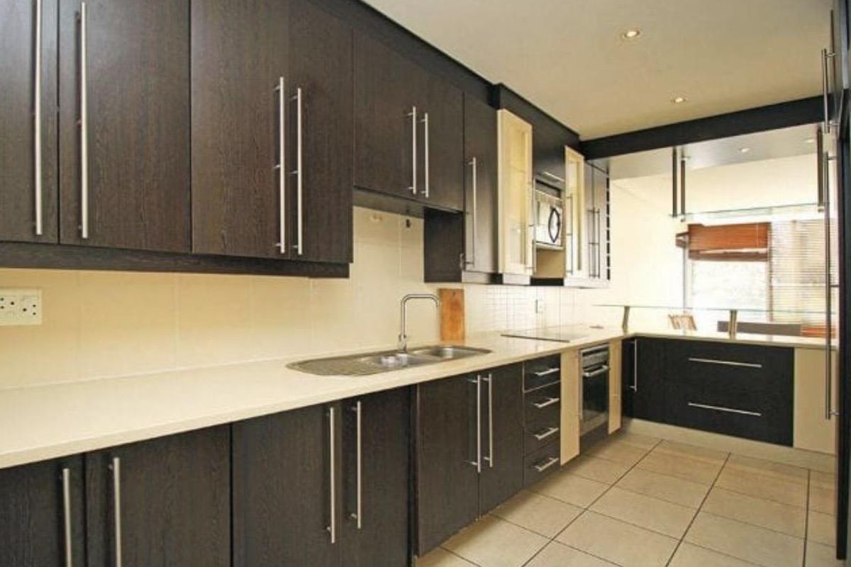 Modern Apartment in the Heart of Bedfordview - Photo 2