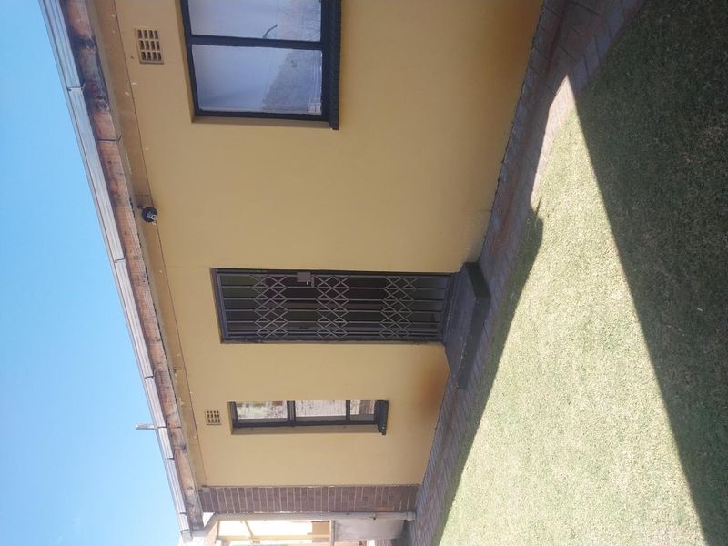 Spacious 1 Bedroom Cottage in Robertsham - Photo 3