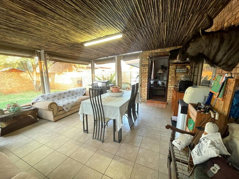 3 bedroom, 2 bathroom townhouse in Equestria - Photo 4