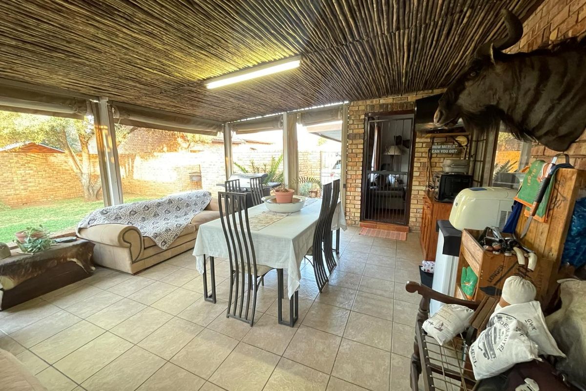 3 bedroom, 2 bathroom townhouse in Equestria - Photo 4