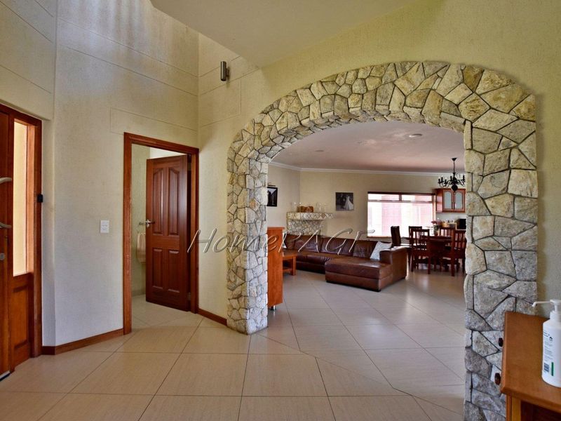 Rossmund, Swakopmund:  Property with total 8 Bedrooms is for Sale - Photo 5