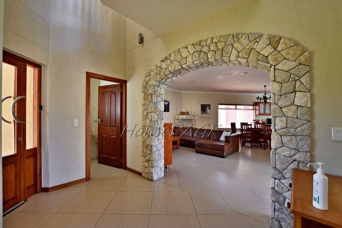 Rossmund, Swakopmund:  Property with total 8 Bedrooms is for Sale - Photo 5