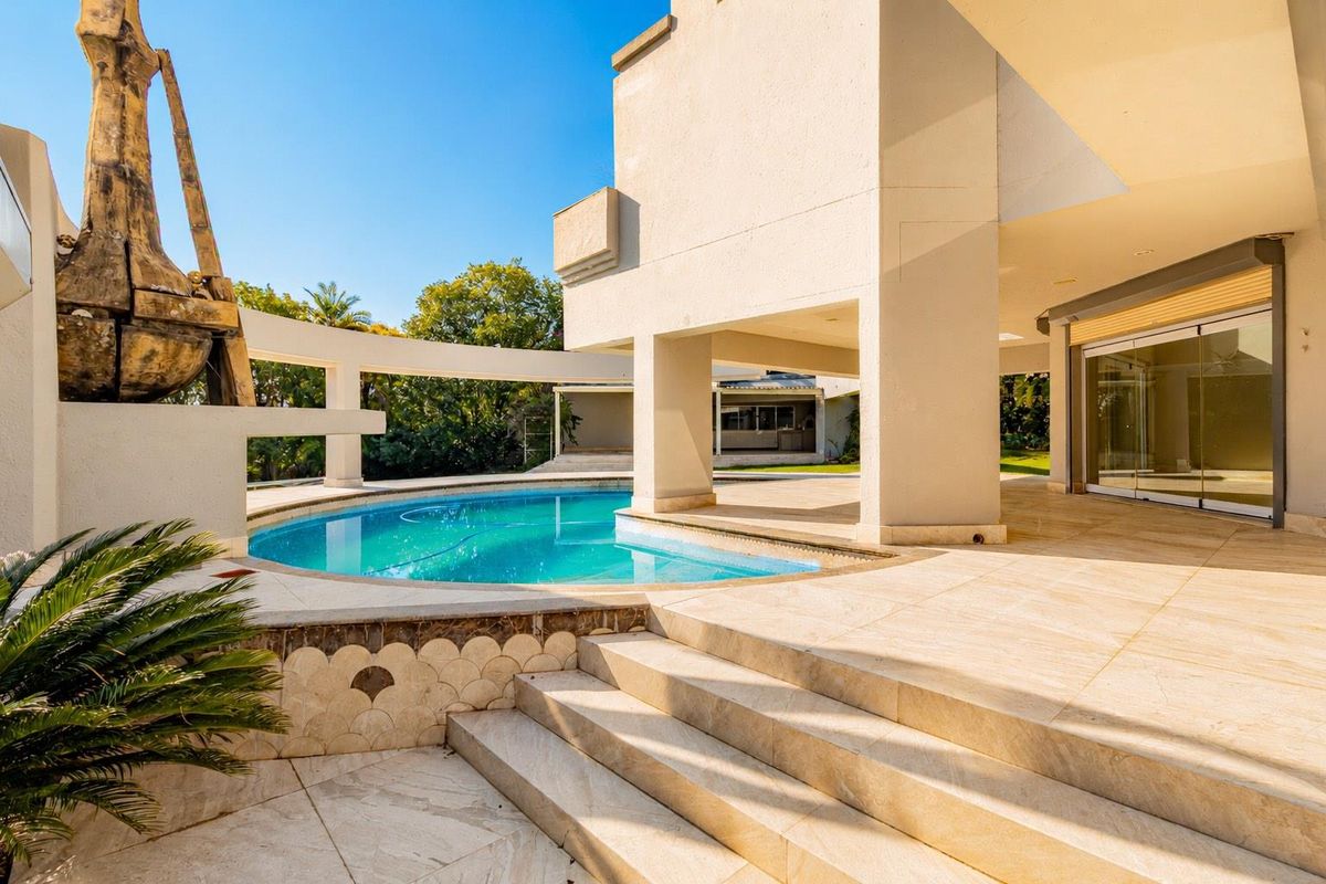 Exquisite Architectural Home with Seamless Indoor-Outdoor Living - Photo 3