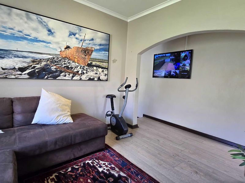 4 bedroom house for Sale in Brackendowns - Photo 10