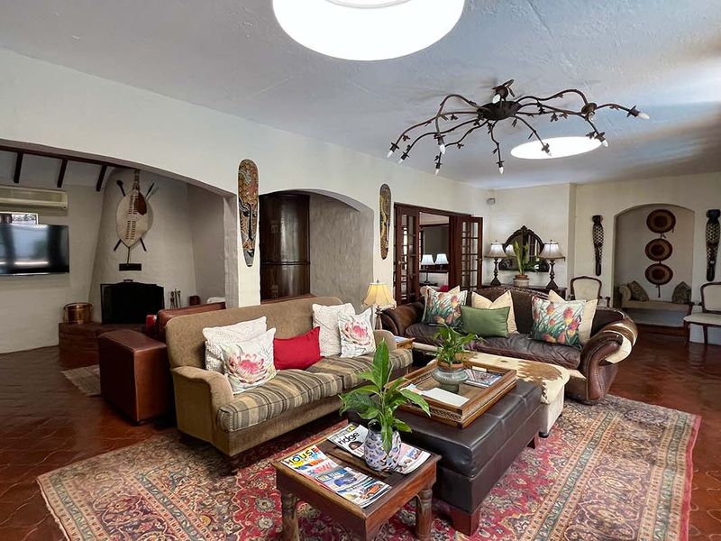 EXCLUSIVE 9 BEDROOM FULLY FURNISHED GUEST HOUSE OR LARGE FAMILY HOME IN PRIME UMHLANGA - Photo 6