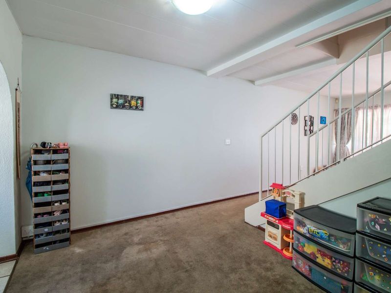 Charming Townhouse: Spacious & Conveniently Located! - Photo 8