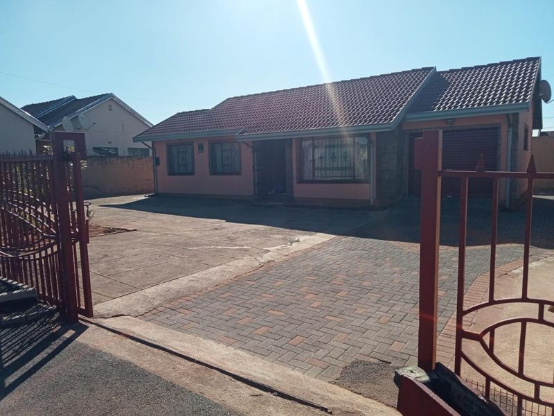 3 Bedroom house for sale - Photo 2