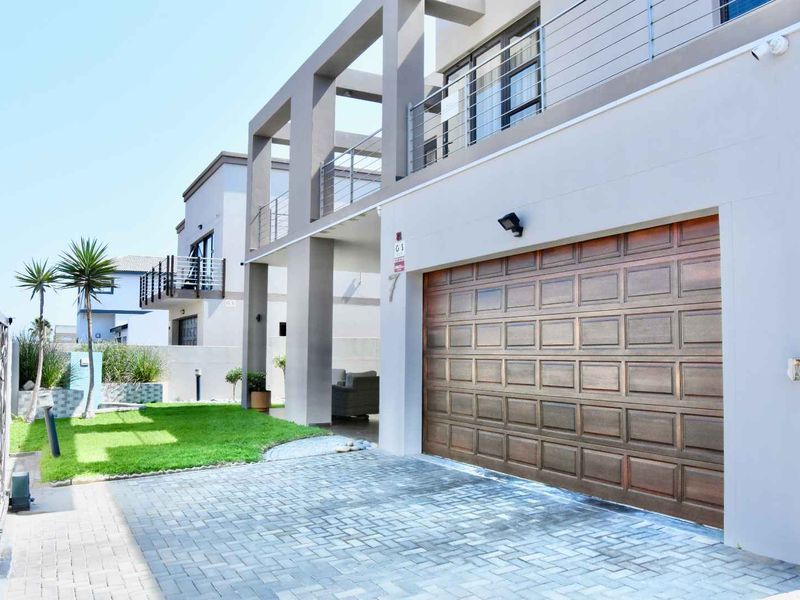 Spacious 4-Bedroom Family Home with Boma & Jacuzzi in prime location - Photo 3