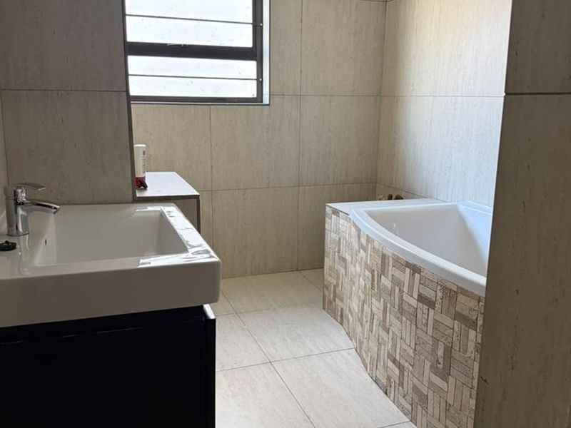 House for sales in Hockland park - Photo 8