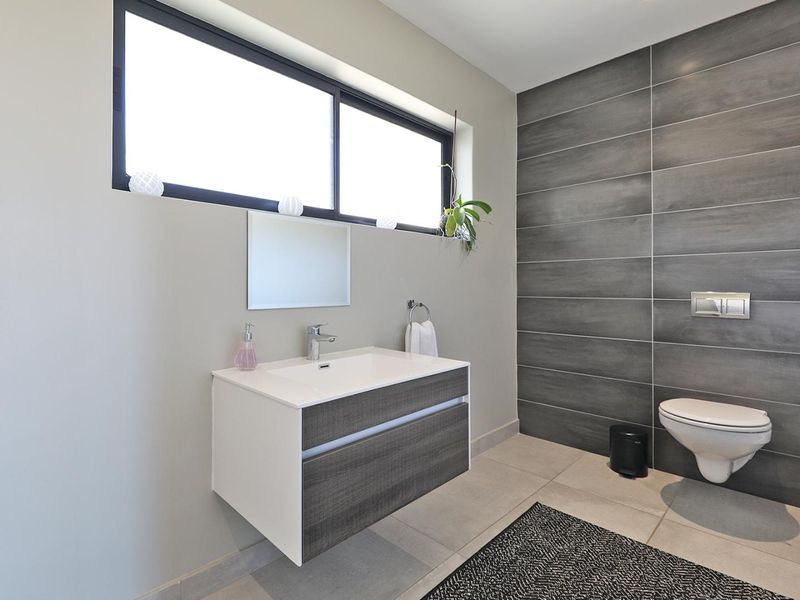 Ultra-modern 4 Bedroom home in Baronetcy - Photo 10