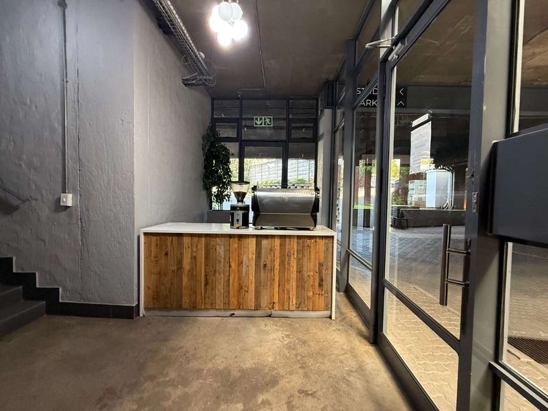 Office Space To Let - Immediately Available - Photo 2