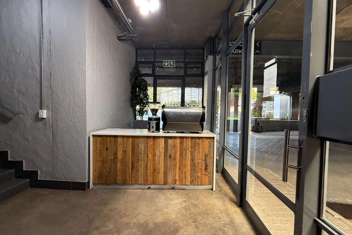 Office Space To Let - Immediately Available - Photo 2