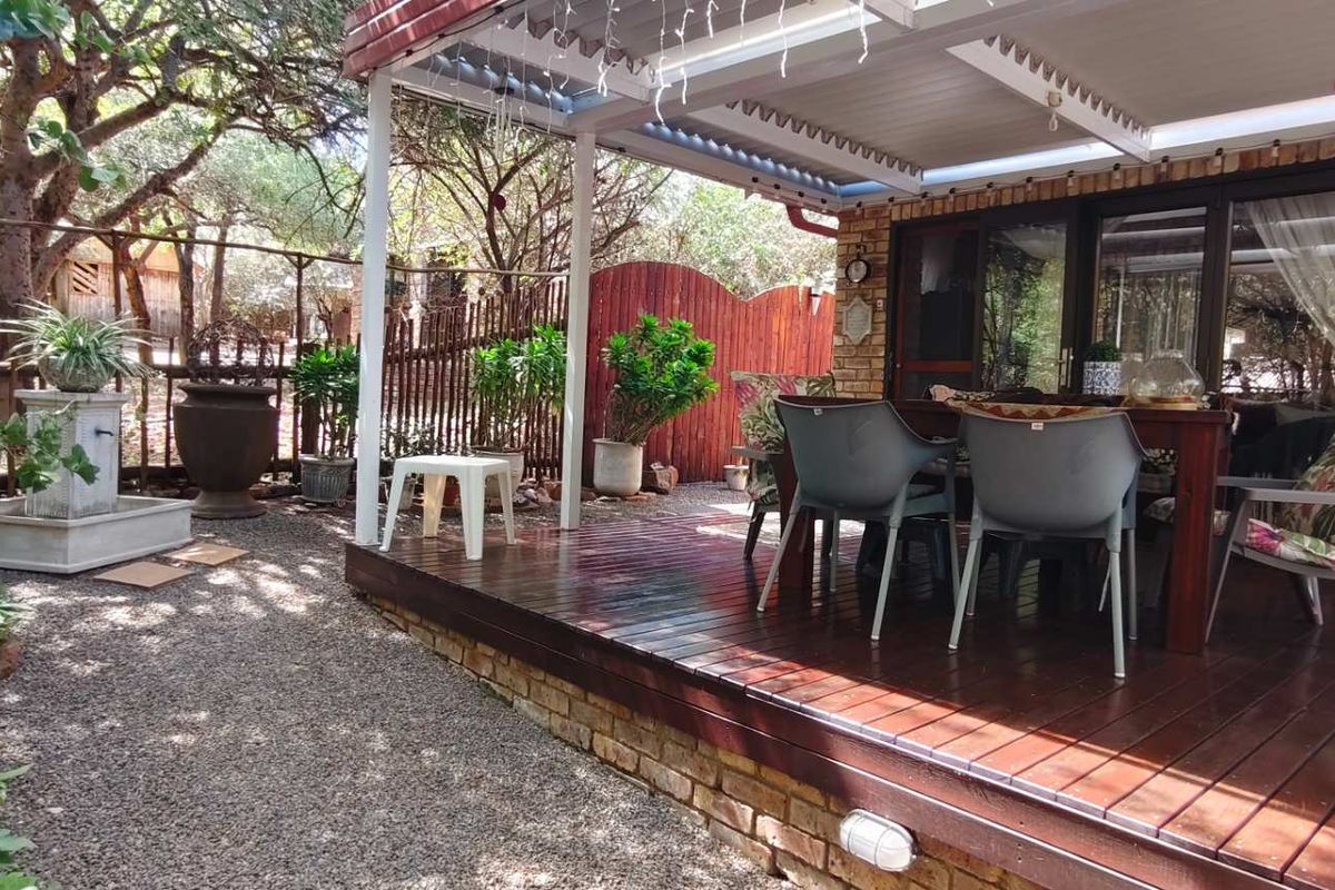 Immaculate and Stylish 2-Bedroom Property in a Secluded Cul-de-Sac - Photo 3