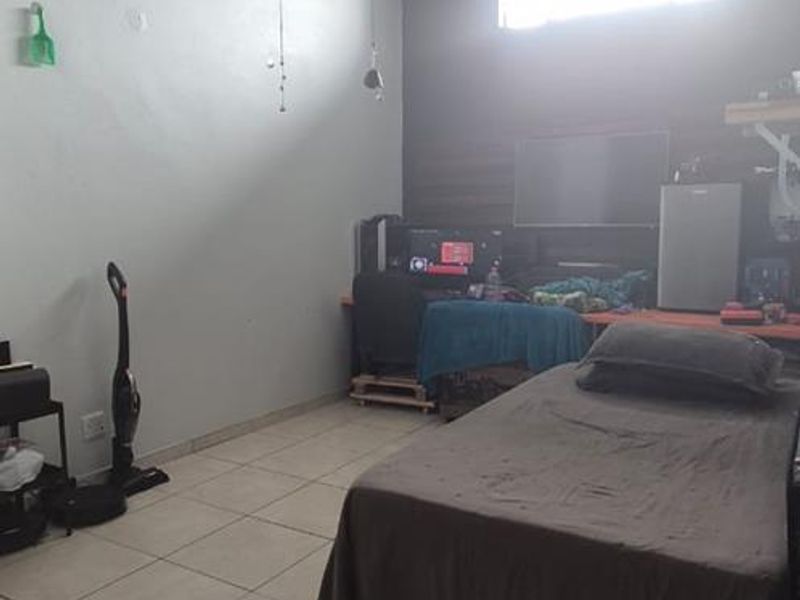 3 Seperate living units on 1 property - Photo 7