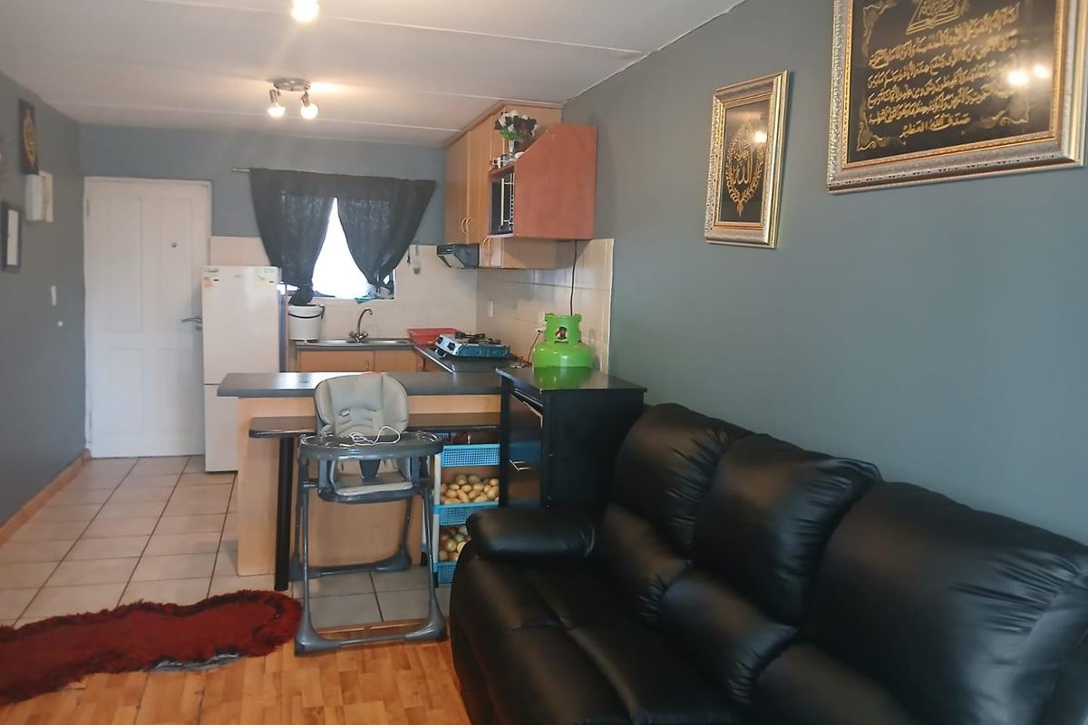 2 Bedroom Apartment for sale in Bellville - Photo 5