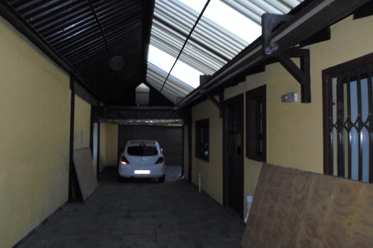 Stylish Double-Story Home with Future Flatlets! - Photo 3