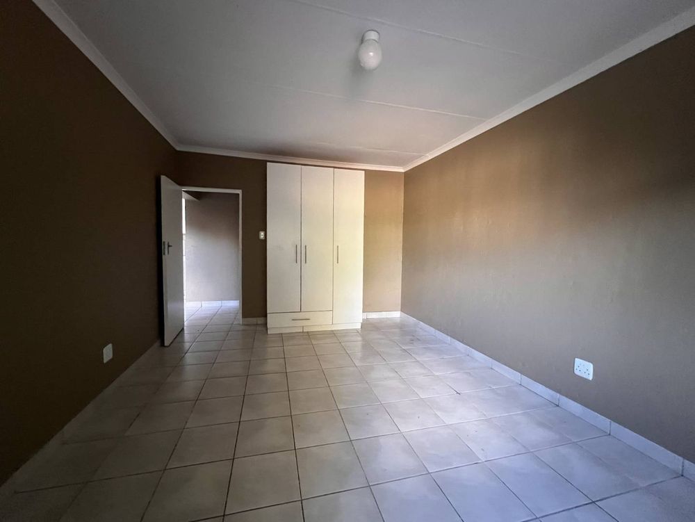 2nd bedroom on 1st flatlet