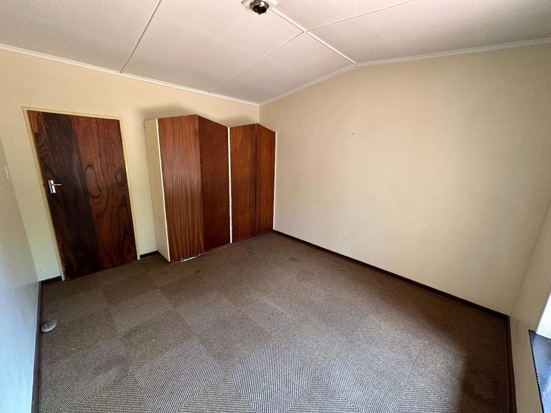 6 Bedroom home for sale - Photo 10