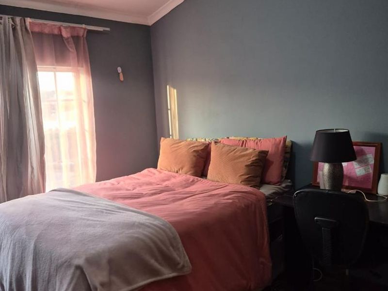 Upstairs neat apartment for Rent - Photo 8