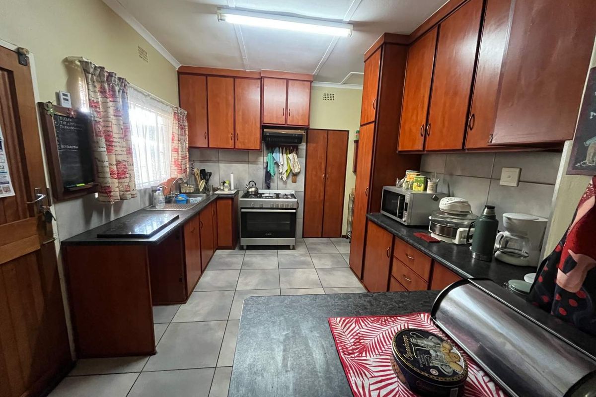 Charming Family Home in a Highly Sought-After Area - Photo 2