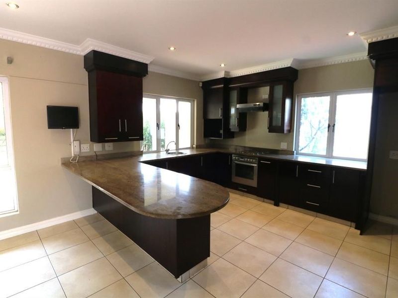 Spacious Umhlanga Townhouse with Pool Oasis - Photo 8