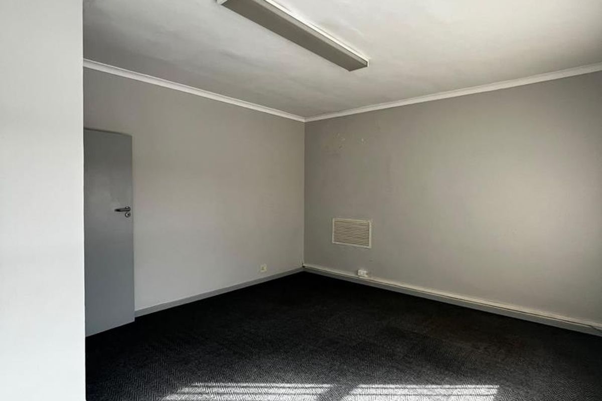 Elevate Your Business at Salgar House – Prime Newton Park Location! - Photo 4